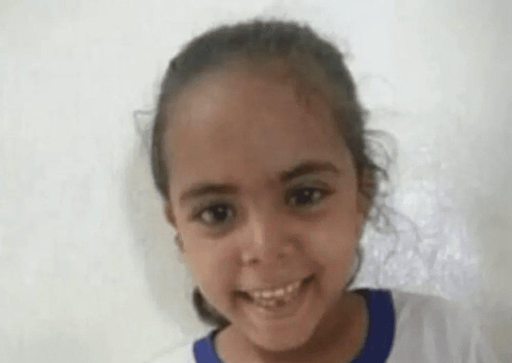 Cidade de Queimadas suspende aulas presenciais após morte de criança por covid