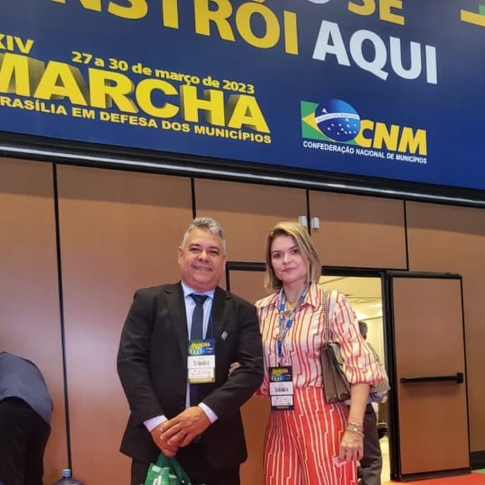 Prefeita Ana Cléia juntamente com o Secretário de Governo Valdo Silva participa da XXIV Marcha a Brasília em Defesa dos Municípios