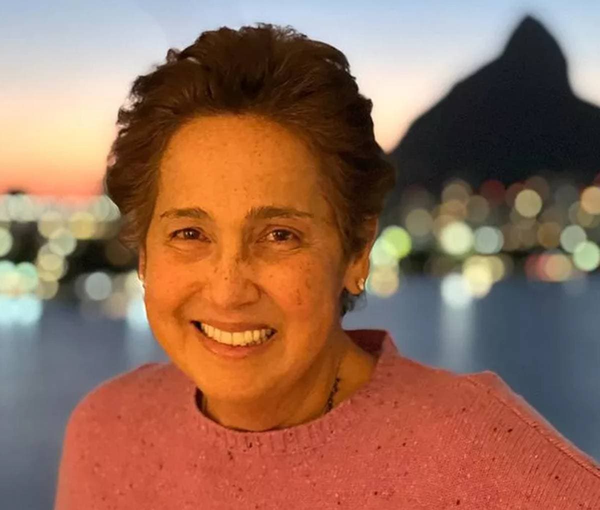 Atriz Claudia Jimenez morre aos 63 anos