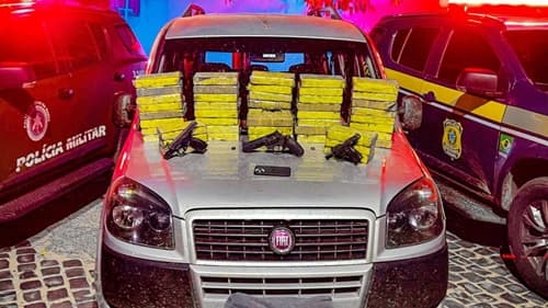 PM e PRF aprenderam grande quantidade de drogas e armas de fogo
