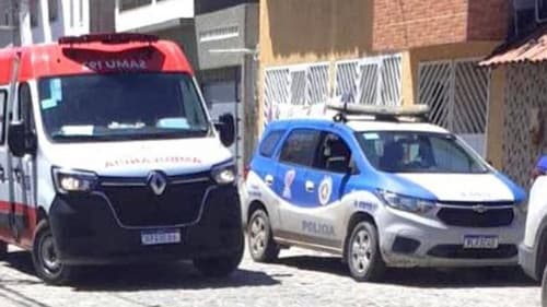 Homem invade loja, esfaqueia comerciante, se fere com a faca e morre na fulga