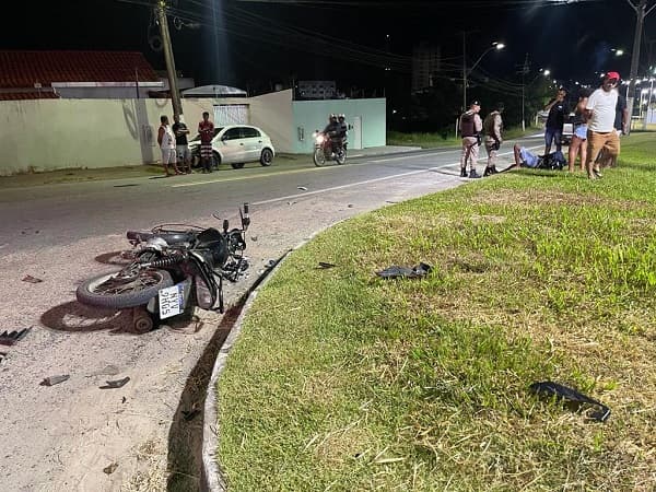Colisão entre carro e moto deixa uma pessoa ferida em frente Ipiaú