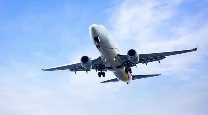 Passageiro morre ao cair de escada durante desembarque de avião em SP