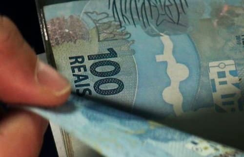 Governo eleva previsão do salário mínimo para R$ 1.741 em 2027