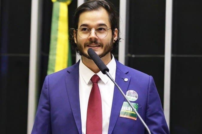 Congelamento de salários de professores é barrado no Congresso por apenas 3 votos