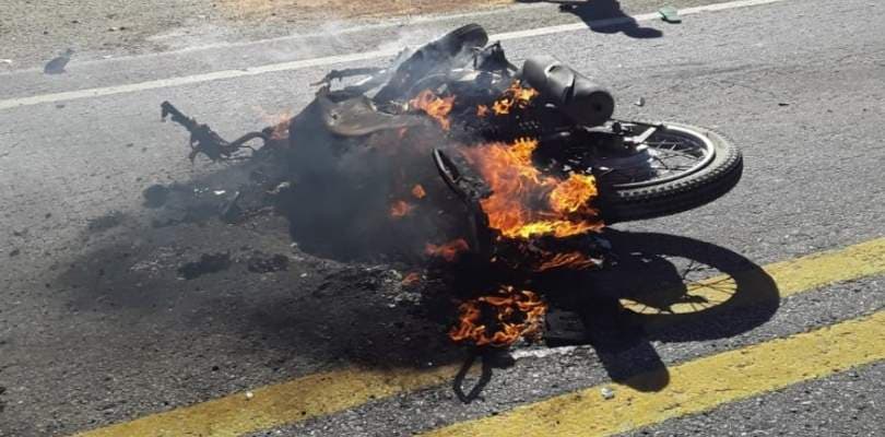 Motociclista morre carbonizado e três pessoas ficam feridas em grave acidente na cidade de Bom Jesus da Lapa