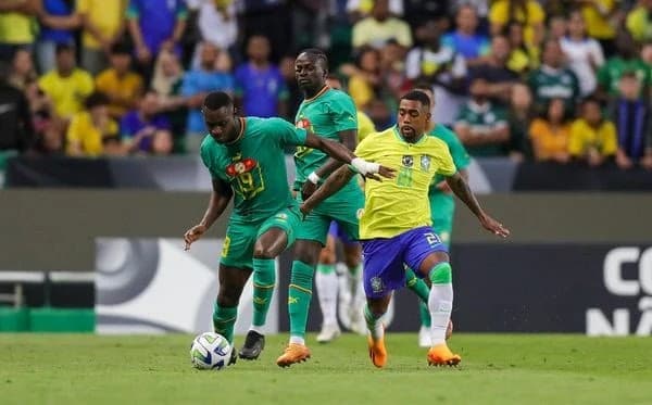 Brasil leva quatro gols de Senegal e sofre 2ª derrota com Ramon