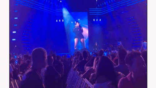 Calcinha Preta: IA recria imagem de Paulinha Abelha em gravação do DVD da banda