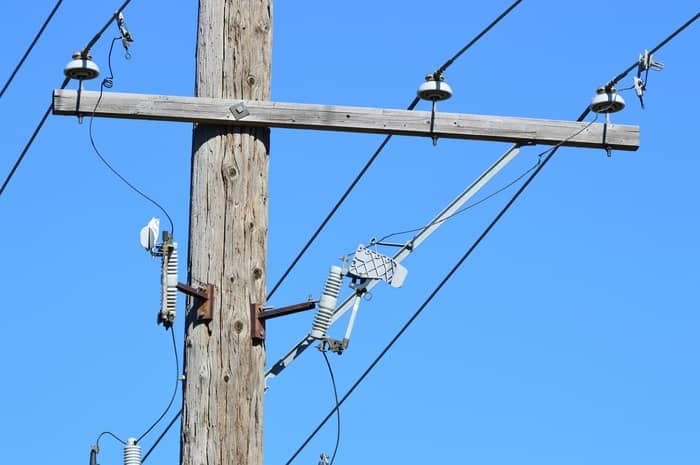 Moradores de Ibirataia reclamam de quedas de energia constantes no município