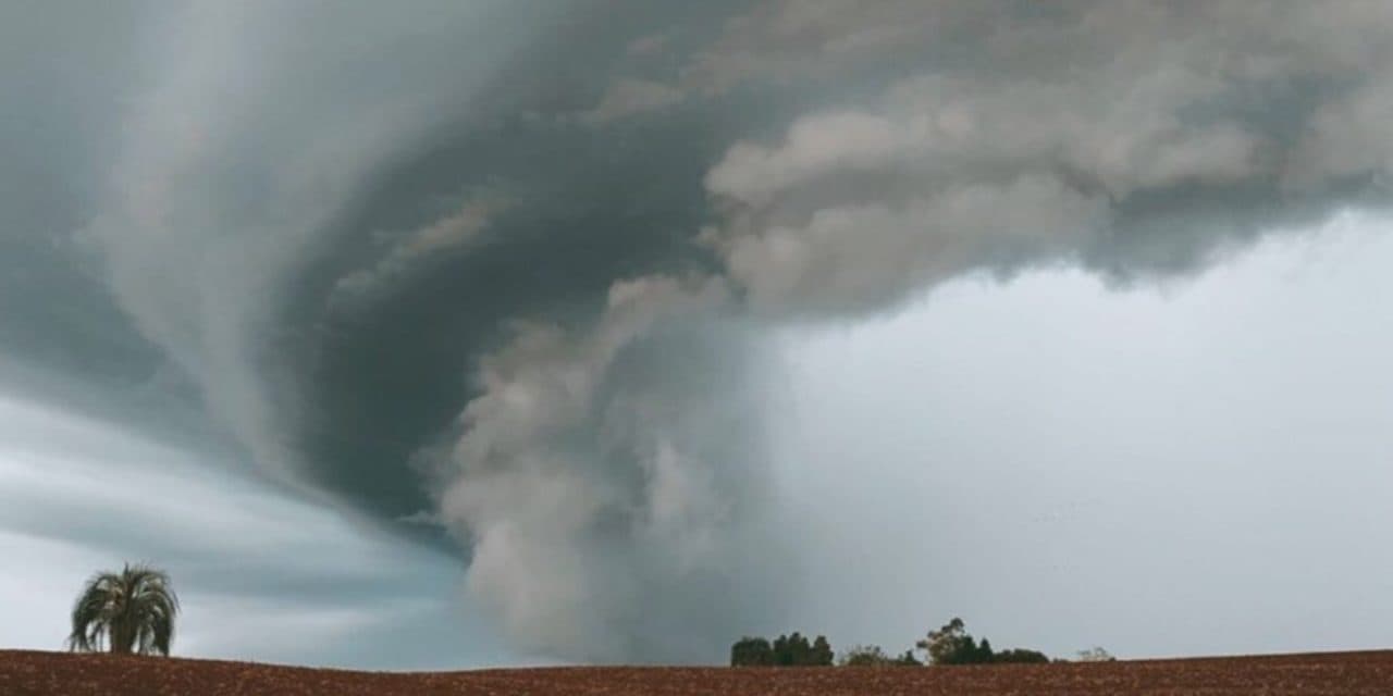 Inmet emite alerta para tempestades na Bahia e em outros 12 estados