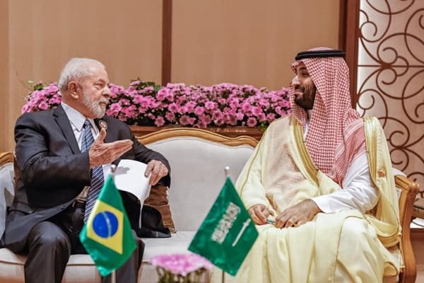 Presidente Lula inicia diálogo estratégico com o Primeiro-Ministro da Arábia Saudita
