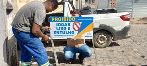 Ibirataia: Prefeitura instala placas educativas para combater descarte irregular de lixo