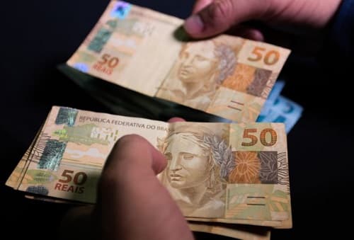 Desconto do INSS no salário muda neste mês; veja a nova tabela com os valores