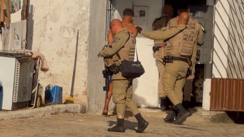 Suspeito de homicídios e tráfico invade casa e faz duas pessoas reféns em Ipiaú