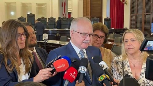 Fachin terá decisão sobre futuro de investigação envolvendo Moraes no STF