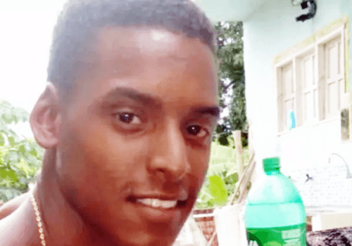 Homem é torturado até a morte por furtar biscoito de R$ 3,50