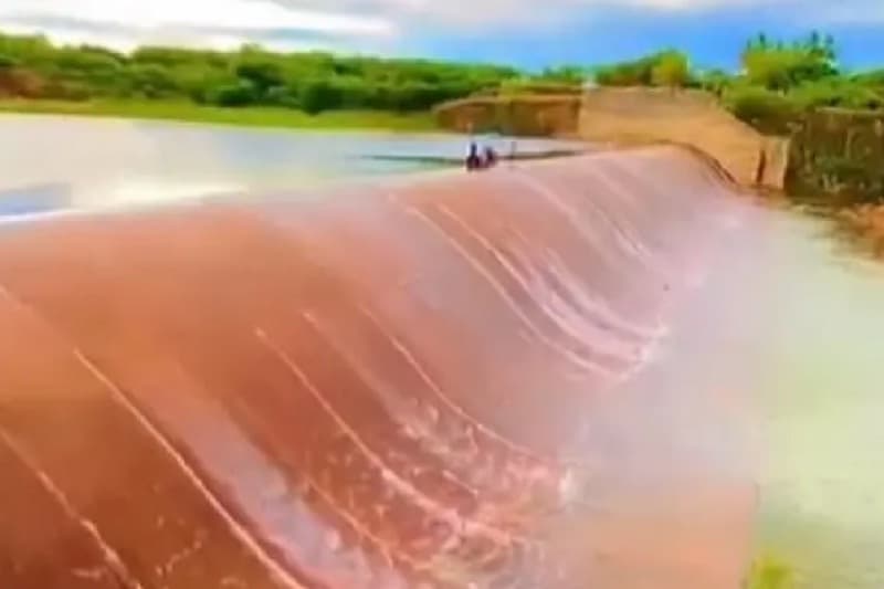 Barragem de Anagé sangra pela segunda vez em seis anos
