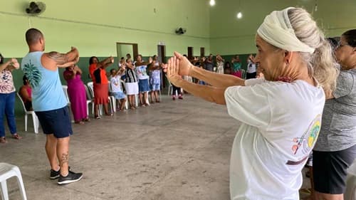 Ibirataia: Aula Inaugural de Atividade Física no CRAS Promove Saúde e Bem-Estar para Idosas