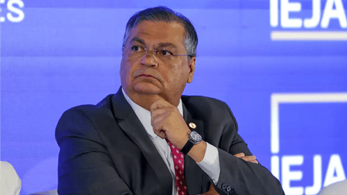 Dino suspende o pagamento de R$ 4,2 bilhões em emendas de comissão