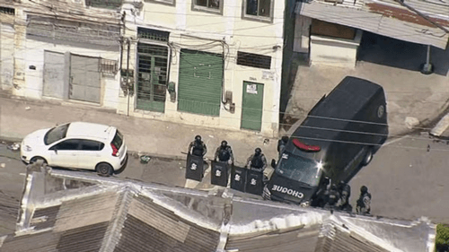 Delegado é resgatado após entrar por engano e ficar encurralado em favela