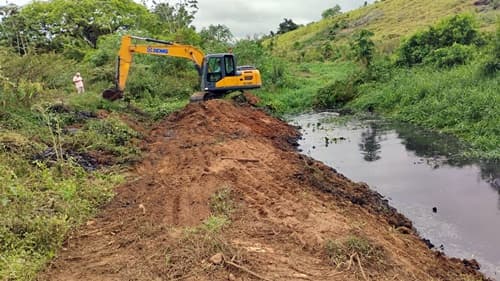 Prefeitura de Ibirataia inicia limpeza e desobstrução das redes de drenagem do rio para evitar enchentes no período de chuvas