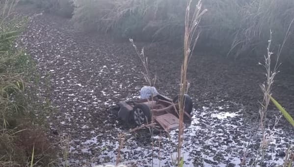 Em Serra Dourada carro capota deixando 4 pessoas mortas e uma ferida na BA-172