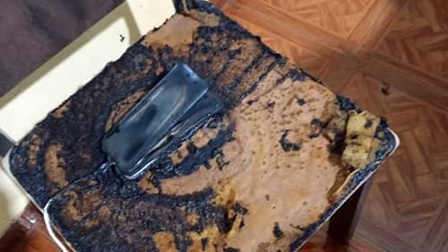 Celular pega fogo enquanto casal dormia