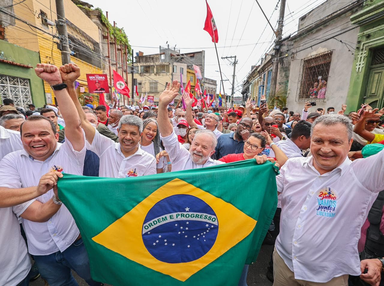 Lula participa de desfile cívico da Independência do Brasil na BA em Salvador