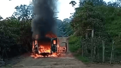 Nova Ibiá: Vídeo de Ambulância pegando fogo na zona rural está circulando nas redes sociais; assista