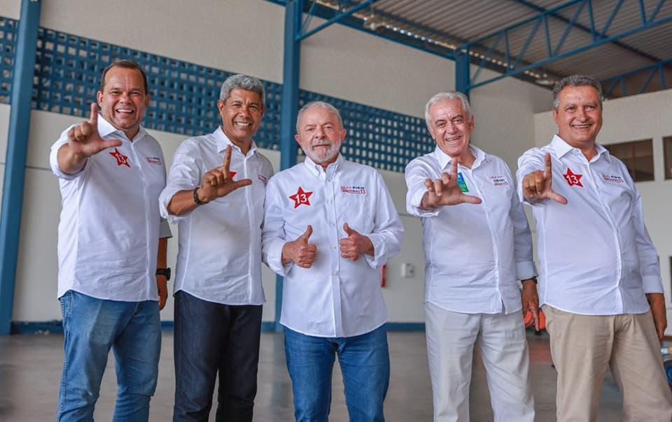 Lula já está em salvado para fazer campanha ao lado de Jerônimo