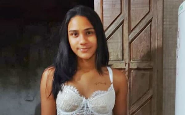Mulher morta a tiros dentro de casa na Bahia
