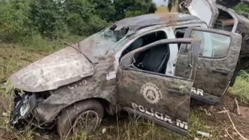 Acidente com viatura da CIPE Sudoeste na BR-101 deixa policiais feridos