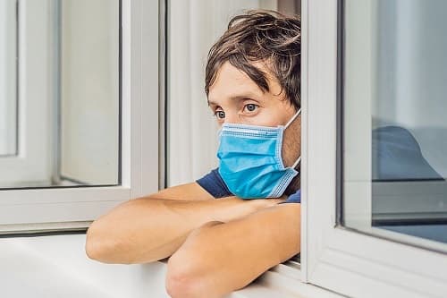 Pandemia fez Brasil envelhecer uma década mais cedo