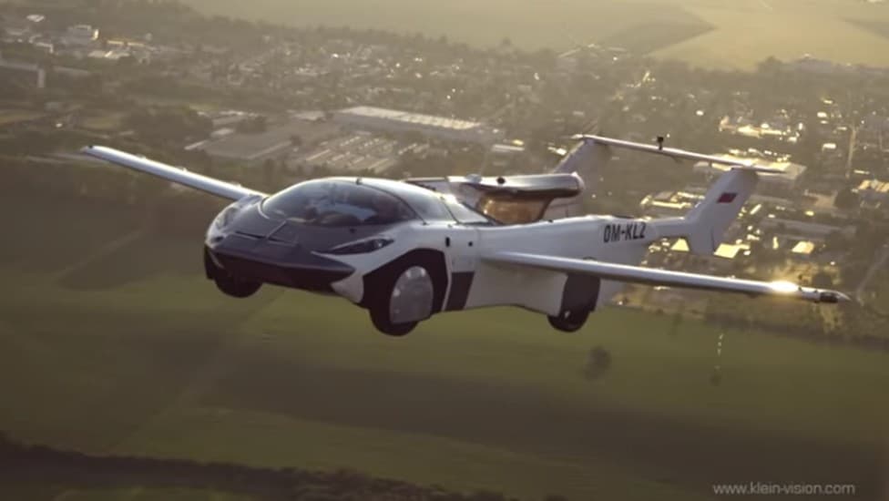 Carro voador conclui primeira viagem interurbana; assista
