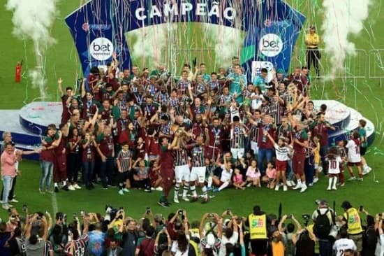 Fluminense atropela o Flamengo e é campeão carioca
