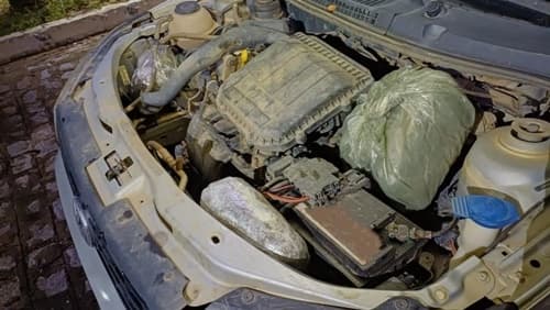 Pacotes de maconha com destino à Bahia são encontrados escondidos em motor de carro na BR-116