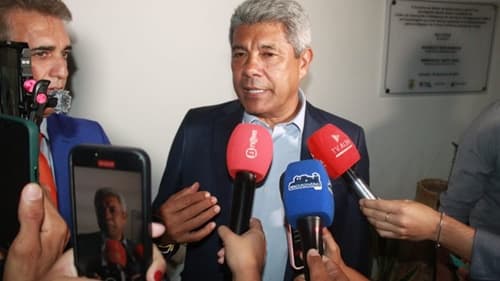 Jerônimo Rodrigues sinaliza apoio à criação de seguro para famílias de policiais mortos em confronto