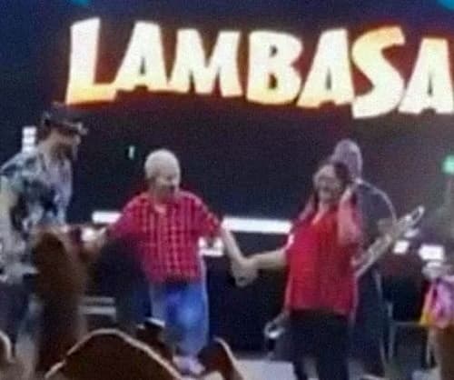 Prefeito é vaiado durante show da banda “Lambassaia” em Valença