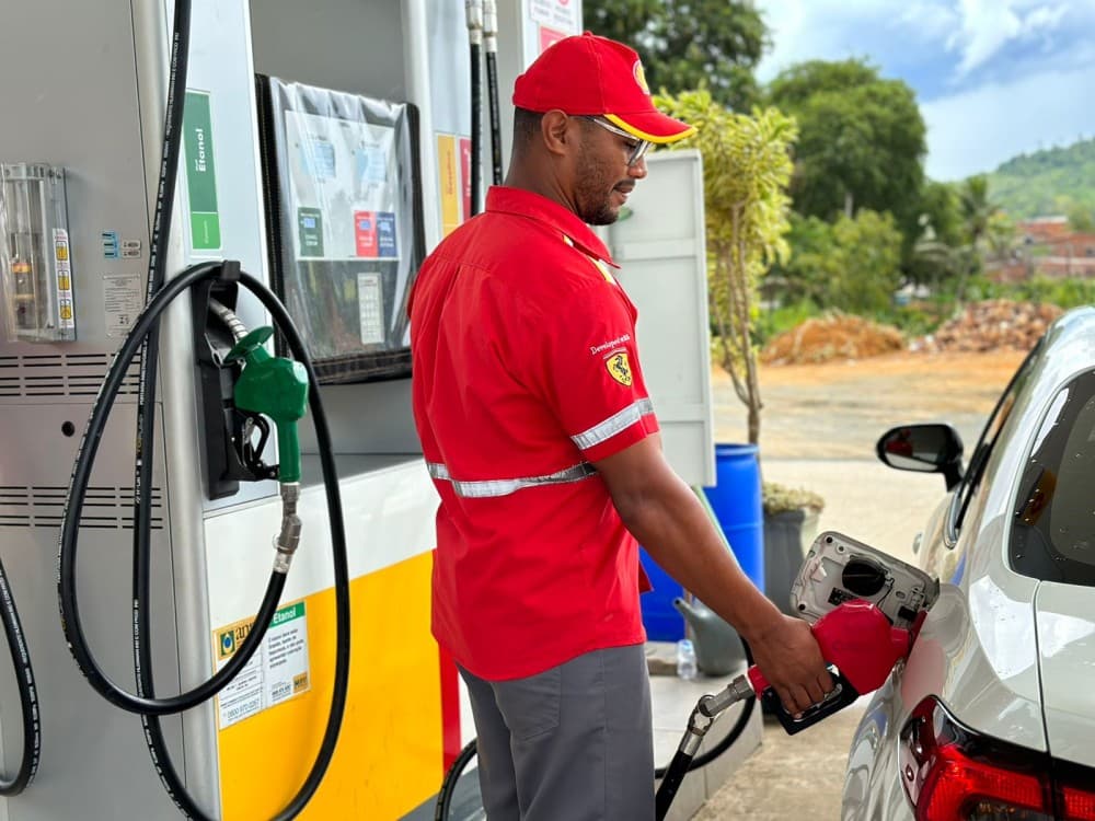 Acelen anuncia redução de 8% nos preços da gasolina e diesel na Bahia
