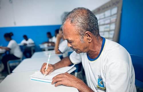Ibirataia: Prefeitura atualiza valor da Bolsa de Estudos da EJA; Confira