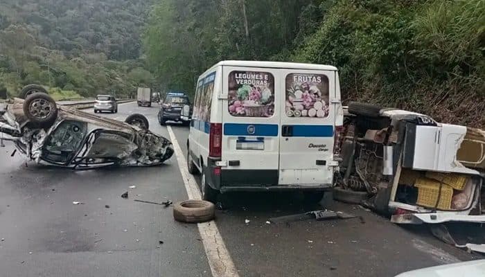 Mulher tenta salvar vítimas de capotamento e morre atropelada na BR-040