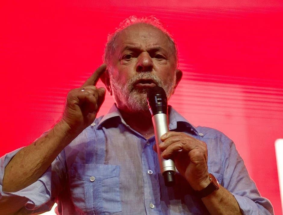 Lula tem 44% das intenções de voto, Bolsonaro 30% e Ciro 9%, diz Ipespe