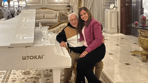 Aos 89, Carlos Alberto de Nóbrega celebra 7 anos de casamento com médica em hotel de luxo em Gramado
