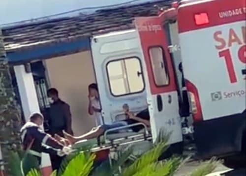 Aluno é esfaqueado por colega dentro de escola em Porto Seguro