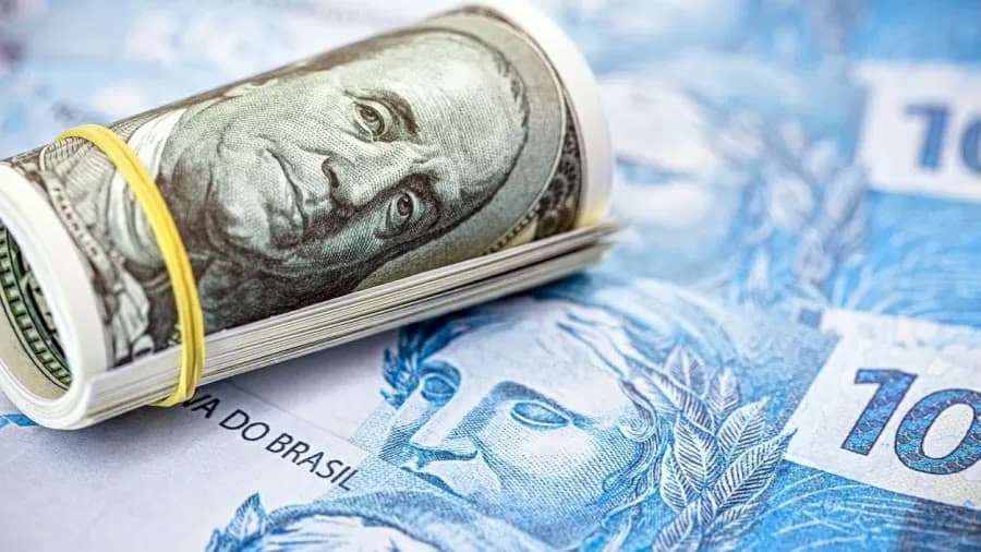Dólar cai mais de 2% com ganhos de commodities; real tem melhor desempenho entre 33 moedas