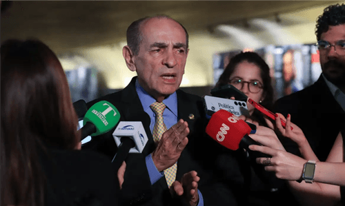 Fim da reeleição é aprovado na CCJ do Senado e segue para o plenário