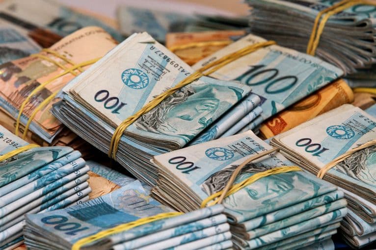 Valor médio ‘esquecido’ em bancos é de R$ 142 por CPF, diz Banco Central