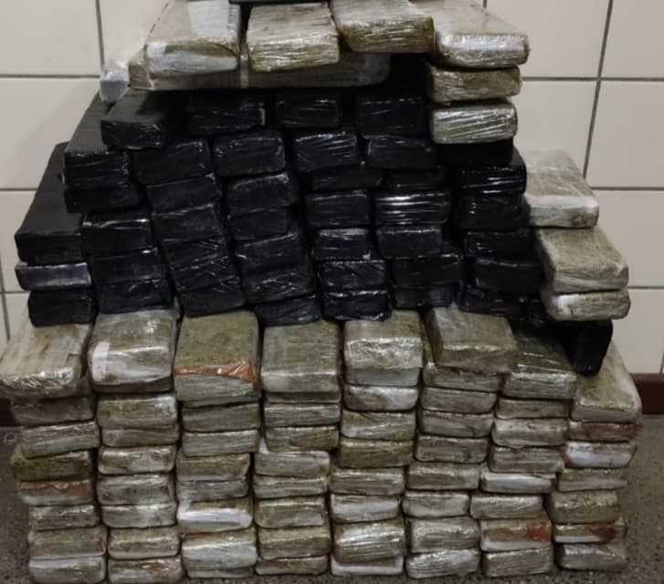 Ipiauense é preso com cerca de 80kg de maconha dentro de ônibus em Jequié