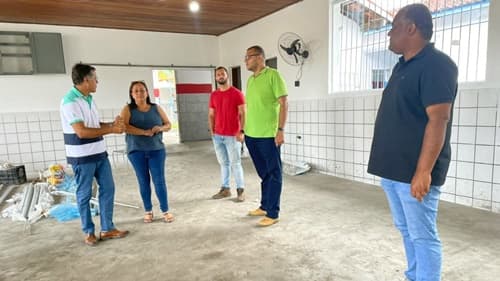 Ibirataia: Prefeito Sandro Futuca faz vistoria nas obras de melhoria no Colégio José Firmino para implantação do ensino cívico-militar