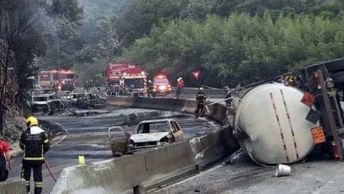 Acidente na BR-101: quem vai pagar pelos 21 veículos e 3 carretas destruídos?